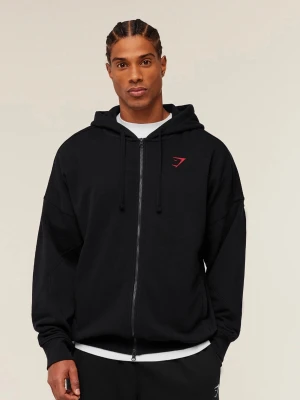 Power zip up hoodie från Gymshark - Säljer en svart hoodie från Gymshark med dragkedja framtill och huva med dragsko. Gymshark-logga i rött på bröstet och stor röd text på ryggen. Tillverkad i mjukt material, perfekt för en sportig och avslappnad stil. Har kvitto på det. 