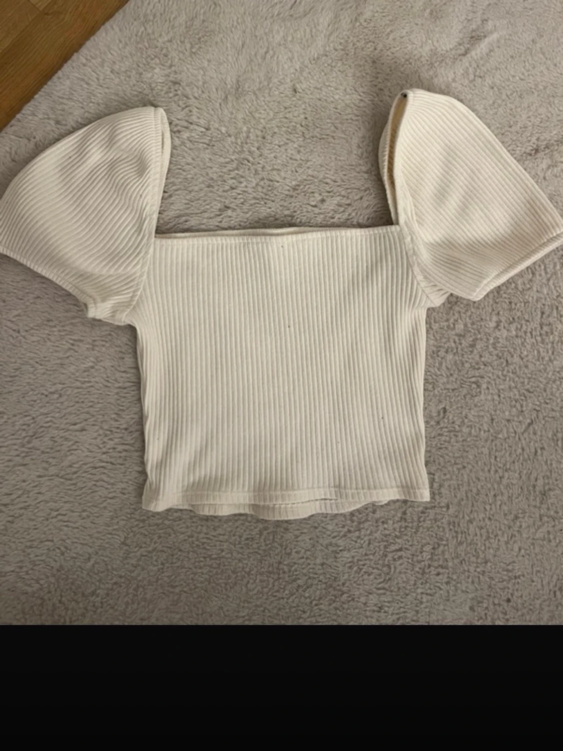 Vit ribbad topp med puffärmar H&M