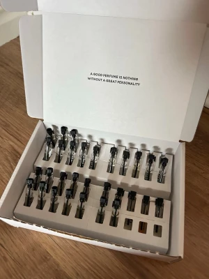 Essnce helt nya dofttesters  - Slumpmässiga dofter. Ungefär hälften av testerna är med. Se bild