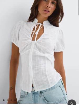 Blus Gina tricot  - Super fin blus men ej kommit till användning.. köparen står för frakten. 