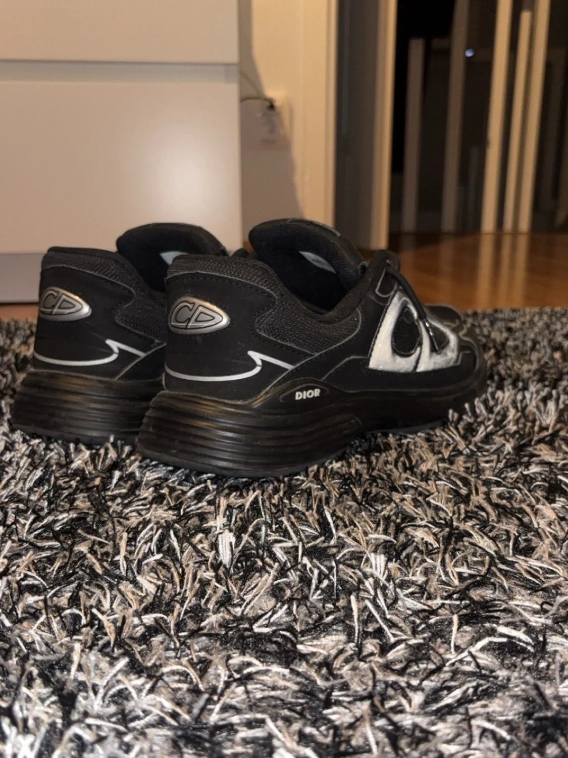 Svarta sneakers med vita detaljer - 3