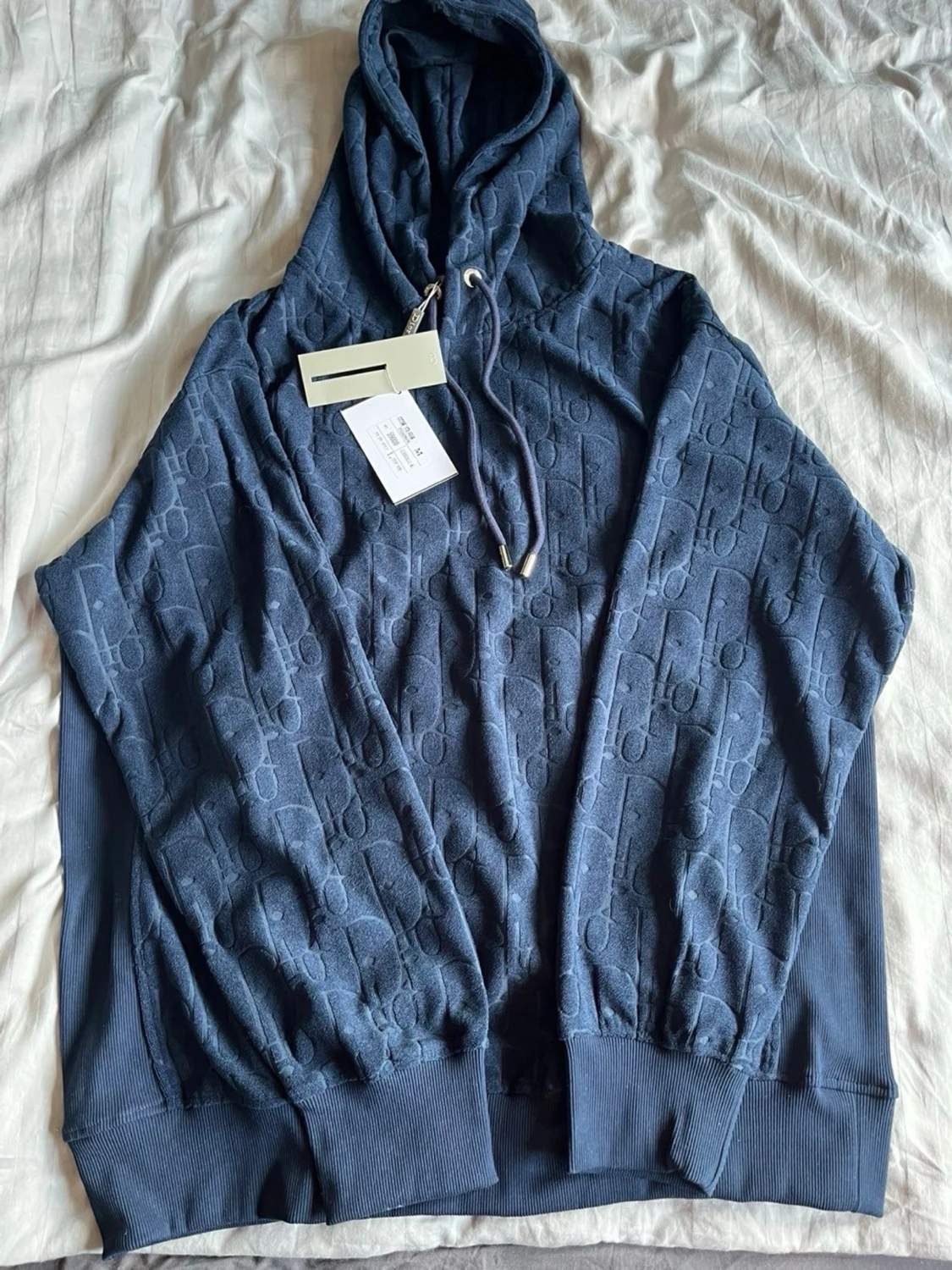 Mörkblå hoodie med mönster - 4