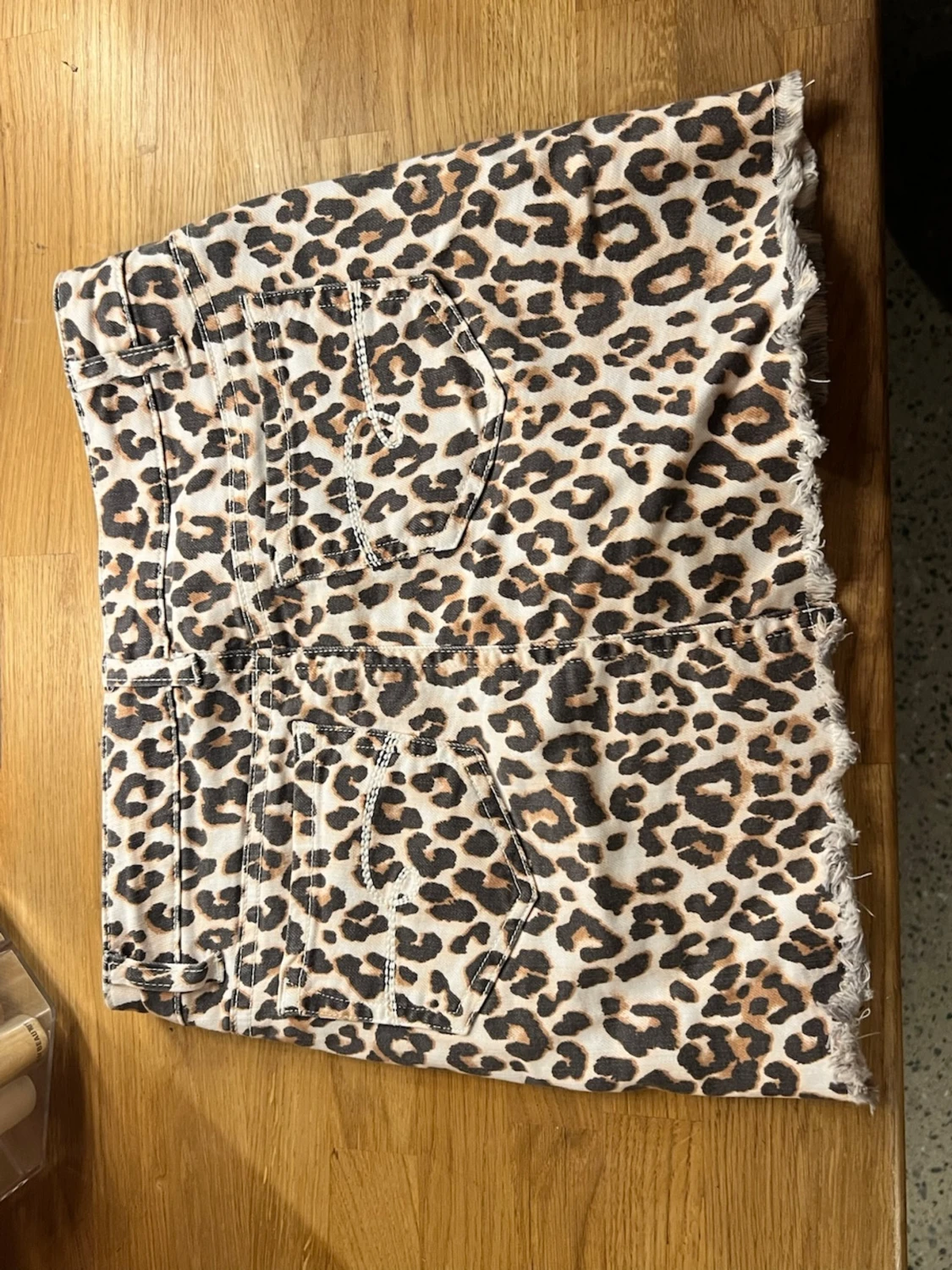 Leopardmönstrad kortkjol i bomull - 1