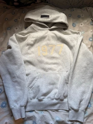 Essentials hoodie - Jätte bekväm hoodie från essentials nya dropp, storlek S. Skriv vid frågor