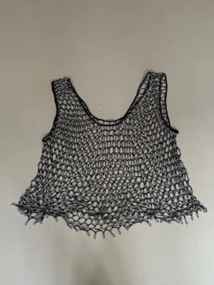 Cool topp - Cool topp med svart tråd/snöre och sedan med silver detaljer