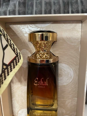 Eshal Vanilla Paris corner  -  Paris Corner  Eshal Vanilla. 100ml se bilder för mängd kvar och noter