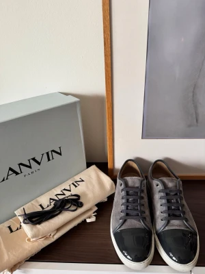 Lanvin - Size uk10/EU44  Mycket fint skick  Skor box och nya skosnören samt 2 dustbags medföljer