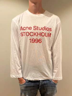 Acne longsleeve - Tja säljer en acne longsleeve, s, hör av dig vid frågor!