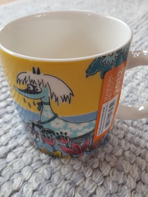 Muminmugg Primadonnas häst Mumin  - Felfri mugg med etikett kvar. Säljer fler Muminmuggar så kika gärna på mina övriga annonser också. Packar mycket noggrant. 