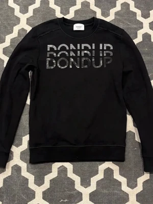 Dondup tröja  - Hej, säljer en dondup crew neck i nyskick! Storleken är S passar dig bra som är mellan 170-180 ich. Dm för mer info eller bilder!🙌🏼