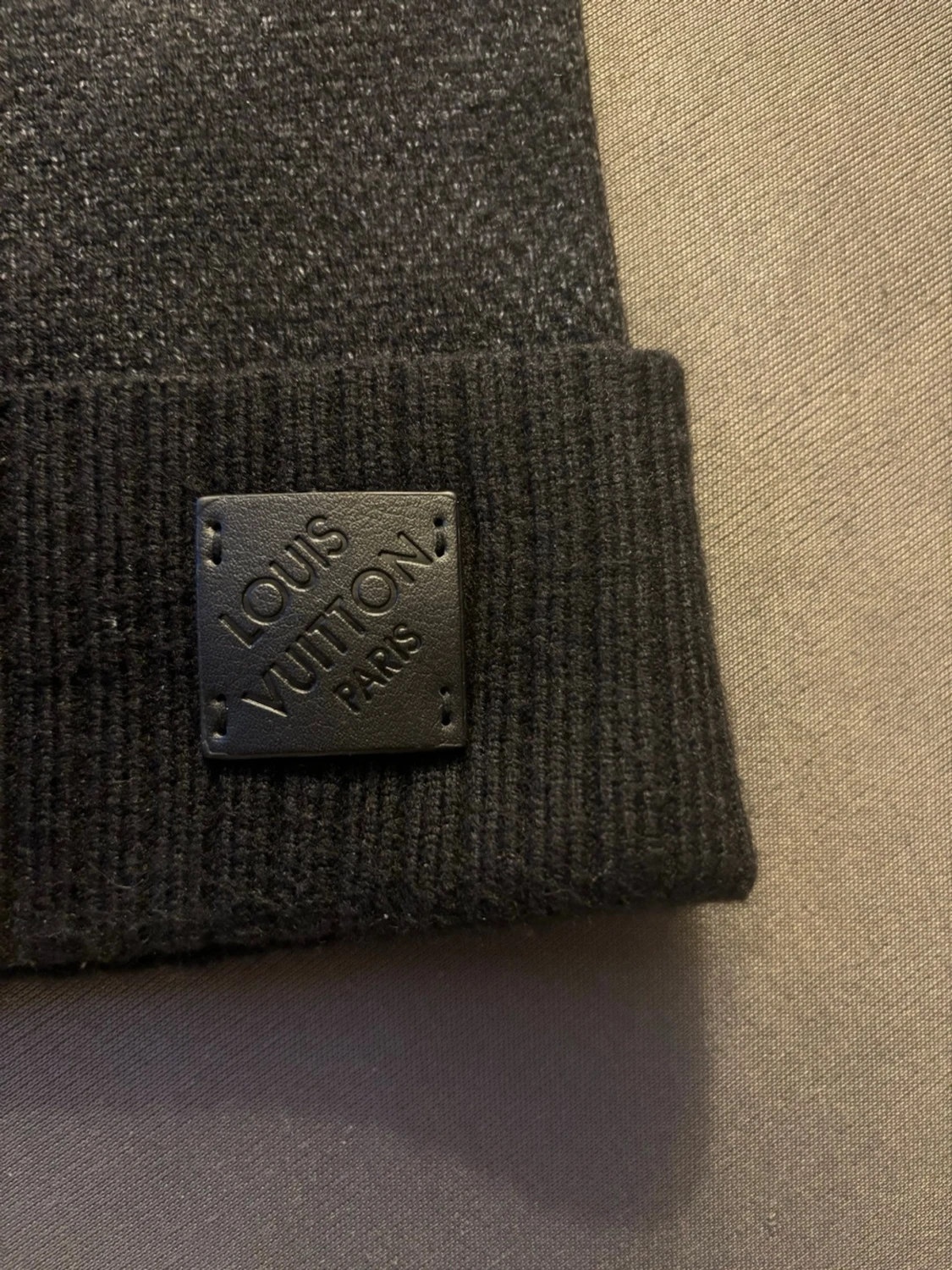 Mörkgrå mössa  - 1