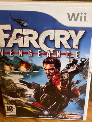 Far Cry Vengeance till Nintendo Wii - Säljer spelet Far Cry Vengeance till Nintendo Wii. Ett actionfyllt FPS där du slåss mot legosoldater på tropiska öar. Omslaget är färgstarkt med en soldat och explosioner. PAL-version, rekommenderas från 16 år. Perfekt för dig som gillar äventyr och intensiva strider.Perfekt Skick
