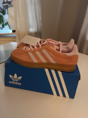 Adidas gazelle  - Helt nya!! Passar 37 också