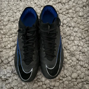 Nike mercurial Fotbollsskor  - Säljer dessa Nike mercurial skorna i 42,5. Pris går att diskutera. Skriv gärna vid mer frågor och info 👍🙌🏻