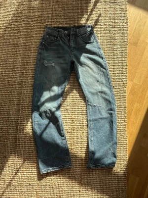 BOOTCUT IG BRAND JEANS - Tja! Säljer nu dessa feta bootcut jeans som inte sitter för smalt i låren och lägger sig riktigt fint på benen och över skorna! DM vid funderingar! W29 men passar även W30