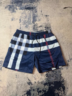 Blå burberry badshorts - Fina och ej använda