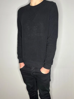 Ralph Lauren Tröja - Ralph Lauren Tröja| Storlek: M passar även S| Modellen är 179 cm| Skick: 9/10| Pris: 399| Priset går alltid att diskutera😊