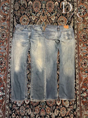 Levis 505 regular boot jeans - Ett par riktigt stiliga Levis 505 jeans med en grym tvätt, dessa står i fint skick. Efterssom dessa inte passar mig idealt så har jag valt att lägga in en bild från samma modell då man får en bild hur passformen kommer att vara. Midja:41,5cm längd:107cm Benöppning:20cm