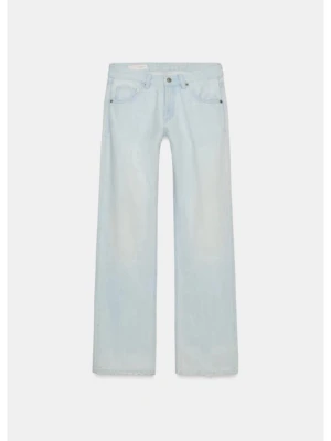 Lågmidjade jeans - Ljusblå lågmidjade jeans från zara, använda en gång💕