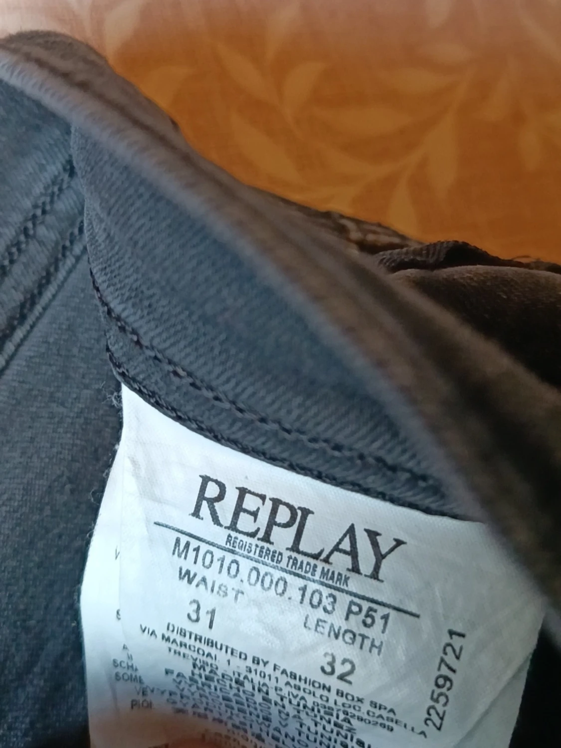 Svarta raka jeans med fem fickor, det är Replay jeans - 3