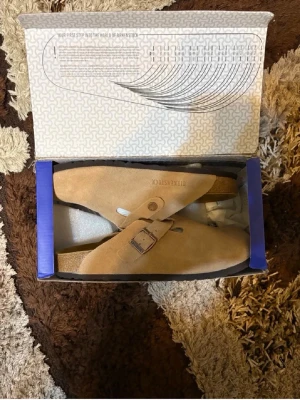 Birkenstocks boston  - Ett par helt nya birkenstocks spm är super sköna nu till skol start! | Strl; 41 | Skick; 10/10 Aldrig använda! | Allt og medföljer! | Pris kan diskuteras vid en snabb o smidig affär! 