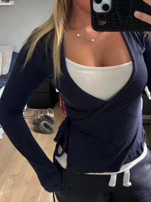 Marinblå yoga topp  - Så fin marinblå topp, använd 2 gånger💕