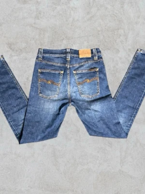 NUDIE JEANS LEAN DEAN - Feta Nudie Jeans Lean Dean | Skick: 8/10 | Strl: 29/32 | Modellen är 180 cm | Hör av dig vid intresse eller om du undrar någonting! 