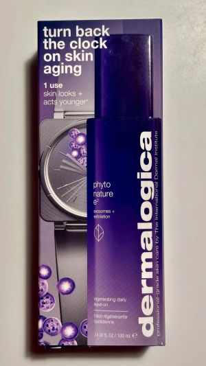 Dermalogica ansiktsvård duo - Säljer 3 ansiktsprodukter från Dermalogica: Phyto Nature regenererande leave-on lotion (100 ml) i lila förpackning och Dynamic Skin Recovery SPF 50 dagkräm (50 ml) i silverförpackning. Samt pro-collagen banking water creme. Perfekt för dig som vill boosta huden med fukt, skydd och anti-age-effekt. Nypris ca 4000kr