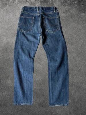 Levis 505 - Levi's 505 Jeans | Storlek W31/L32 | Använda men i mycket bra skick, inga defekter | Mått: midja 34 cm, längd 103 cm | Skickas snabbt, kan gå ner i pris vid snabb affär  Mvh ActiveResell | REF: LEV-008 