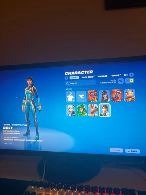 Fortnite Konto, 8 skins, Travis Scott glider - Hej! Säljer mitt Fortnite konto med 8 skins, dem flesta är från item shoppen. Kontot har många item shop danser och den efterfrågade Travis Scott glidern. Jag har full åtkomst till mailen, alltså går den att byta vid köp. Hör av dig vid intresse. 150kr.
