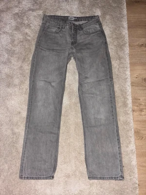 snygga baggy jeans  - från Lager 157 i okänd storlek men skulle gissa på M❤️