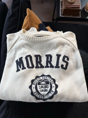 Två stickade tröjor från Morris och en Gant - Säljer ett paket med stickade långärmade tröjor i storlek M.     I paketet ingår:     * 1 st stickade tröja  från GANT  * 2 st stickade tröjor från Morris     Alla är i fint skick och sparsamt använda.