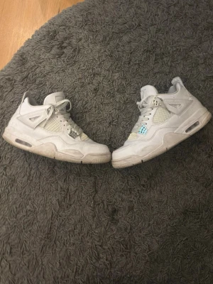 Jordan 4 pure money - Aj4 pure money i relativt bra skick men smutsiga har ingen kartong elr så