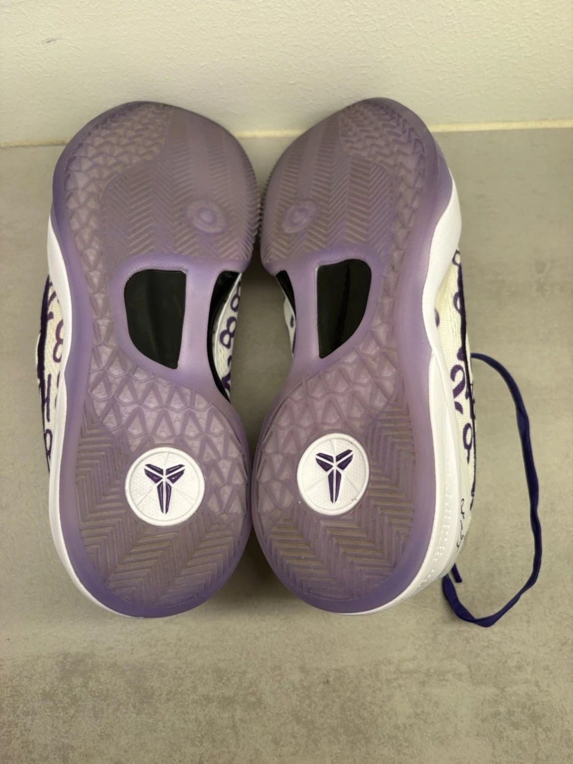 Kobe 8 - 3