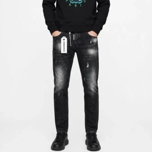 Dsquared2 Jeans Svart Strl 42 - Högkvalitativ replika  Storlek: 42 Pris: 1199kr Leverans: Skickas inom 24 timmar Lager: Begränsat antal
