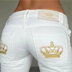 Victoria beckham jeans - Midjemätt: 35cm rakt över, innerbenslängd: 81cm 💗