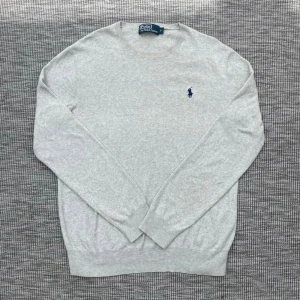 Ralph lauren tröja - Säljer denna riktigt feta ralph lauren tröjan!👏 Skick: 9/10🌟Storlek: S⭐️Hör gärna av er om ni har frågor!🤝