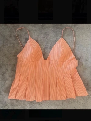 Orange zaratopp - Lappen är tyvärr borta men storlek M🧡
