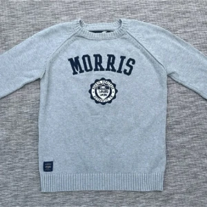 Stickad Morris tröja - Säljer denna riktigt feta stickade Morris tröja!🙌 Skick: 9/10🌟 Storlek: S🤝 Hör gärna av er om ni har några frågor eller funderingar👍