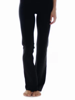 bootcut tights  - Säljer ett par svarta tränings tights från HM MOVE. Använda fåtal gånger och är i fint skick😊💕