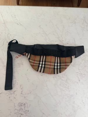 Burberry midje väska - Helt ny skick funkar även som axelväska 