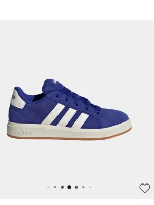 GRAND COURT 00s sneakers - GRAND COURT 00s sneakers  junior i färgen Blå. Storlek 39. Använt 5 gånger.