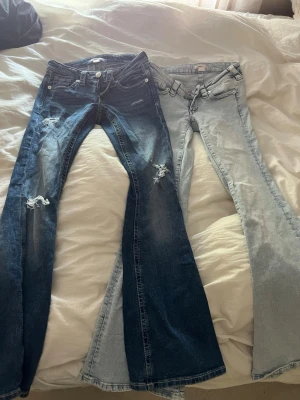 Gina Tricot Jeans - Säljer två pack blå jeans från Gina Tricot. Dom har bara legat i min garderob, därför dom är skrynkliga. Båda har samma storlek