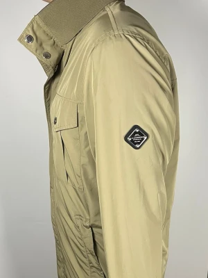 J.Lindeberg field jacket - 👕 Plagg: field jacket                                                                 📏 Storlek: M                                                                🏷️ Märke/Modell: J.Lindeberg                                           ✨ Skick: Fint skick                                                      💬 Vid frågor är det bara att skriva!                                                                                          🛍️ Gramenti