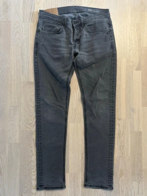 Dondup jeans - Dondup jeans | Modell: George | Storlek 33 | Bra skick | Midja: 39cm Ytterben: 100cm