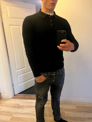 Tvärfet Enzo Milano Tröja - Säljer denna riktigt sköna enzo milano tröjan, tröjan är i nyskick har endast andvändts några enstaka gånger💯 Hör av er vid frågor✅