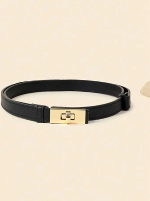 Svart smalt bälte med gulddetalj - Stilrent svart bälte i skinn med en elegant guldfärgad metallspänne framtill. Bältet är smalt och passar perfekt till både jeans och klänning för en trendig look. Enkel design som ger en lyxig touch till outfiten. Bredd: 1.0--1.8 cm, Längd: 102 cm