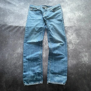 Ljusblå G-Star vintagejeans för herrar i storlek W33 L33 från 2000-talet - Mått 📏 Midja: 44 cm Benslut: 16 cm Lår: 30 cm Totallängd: 106 cm Måtten finns även på bilderna  Skickas inom ett dygn Spara på priset och frakten genom att sätta ihop ett paket Mer information finns på min profil  13-410