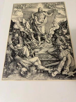 Albrecht Dürer - Två svartvita konsttryck med religiösa motiv i klassisk stil. Ena trycket visar en uppståndelsescen med dramatiskt ljus och flera figurer, det andra visar personer i bön i en naturscen. Trycken är detaljerade och tryckta på vitt papper, perfekta för dig som gillar konsthistoria.