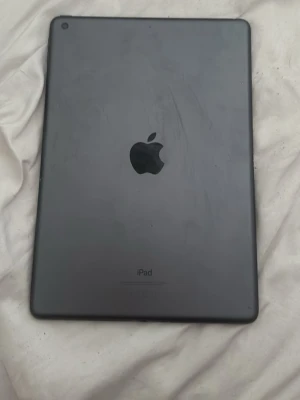 iPad OS 26 gen 9 - Full fungerande knappt använd funkar super 